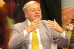 Carlos Lessa proposes control of exchange rate for Brazil to overcome the crisis.